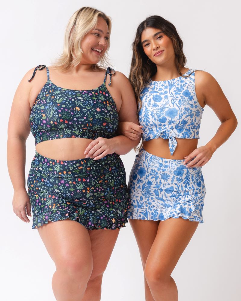 3_e8e5dfb0-d9a9-4acf-9680-480841137b27.jpg Botany Floral Knotted Crop Top