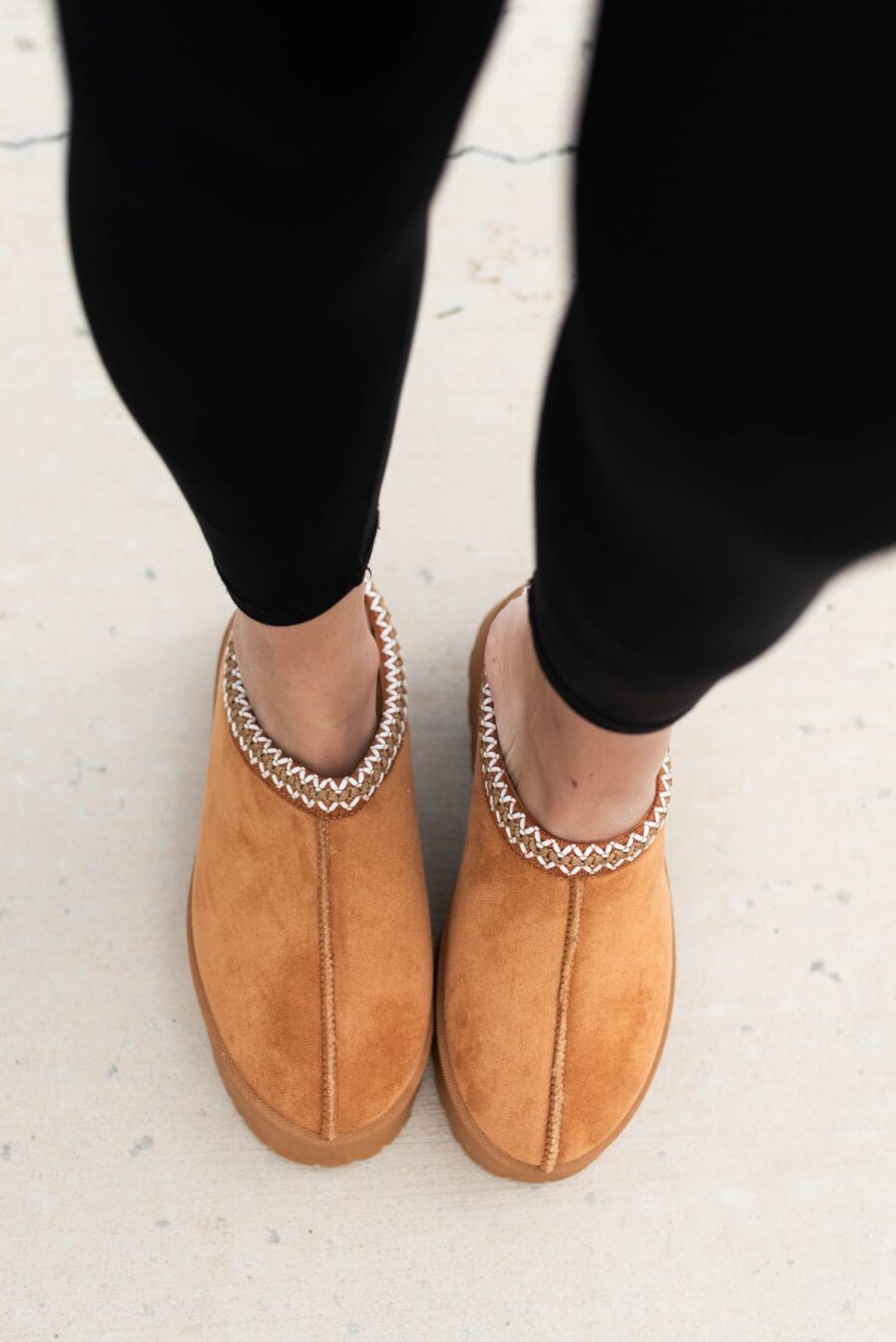 DSC7998_e391f5ac-7442-413e-a898-072e41ccecec.jpg Brixley Tan Suede Clog