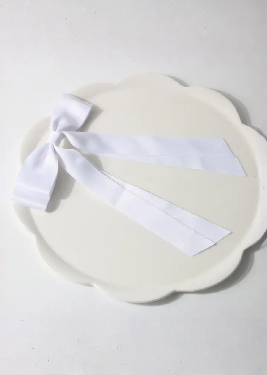 RemiWhiteBow.png Remi White Bow